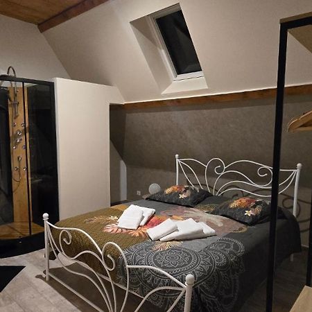 Villa Les Jardins De Raiatea 萨尔拉拉卡内达 外观 照片
